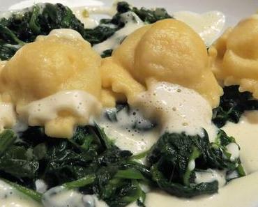 Ravioli mit Kartoffel-Fontina-Füllung