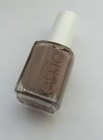 Lackiert: essie Mink Muffs