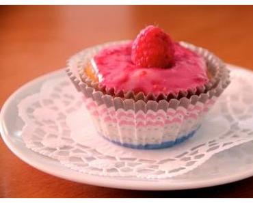 Heute gibt es super luftige Himbeer-Cupcakes