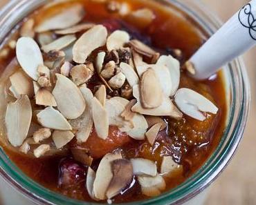 Und zum Frühstück ein Dessert! Roasted Fruits mit Joghurt und Mandeln