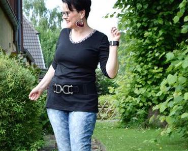Schlichtes Shirt mit romantischer Jeans und der Spießrutenlauf des Bloggers
