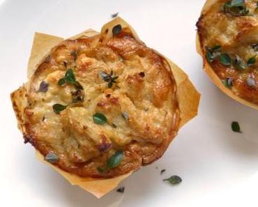 Kleine Quiches mit Feta, schwarzem Pfeffer und Thymian