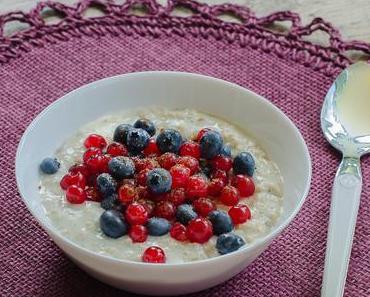 Happy Food: Sonntagsfrühstück mit Porridge und Beeren