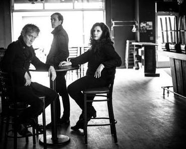 NEWS: Low lassen neue Single aus ihrem kommenden Album hören