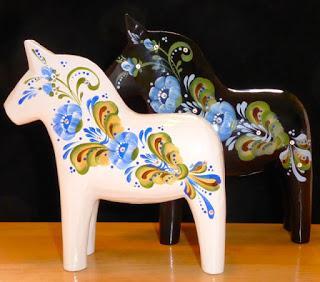 So sehen Sie aus die Dalapferde mit Svarovski Steinen besetzt