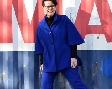 Herbstliches Outfit in Royalblau mit Biker-Boots von LaShoe