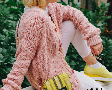 #Herbstoutfit in rosa oversize Pullover, Marc Cain Jeans, Mellow Yellow Plateau Flats und Bimba y Lola Tasche