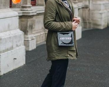 #Herbst Outfit in HMxMoschino Shirt und Tasche, Army Parka, Sockshoes und Bundfaltenhose