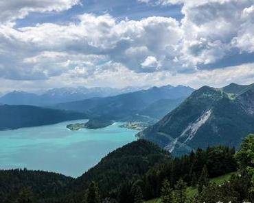 Panoramablick vom Jochberg über Walchensee, Kochelsee und Co