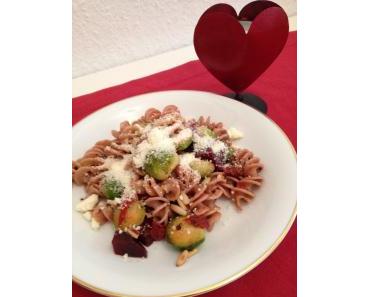 Dinkel-Spirelli mit Rosenkohl und roter Beete