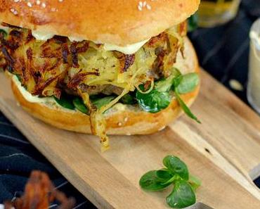 Rösti-Burger mit Feldsalat und Curry-Mayo