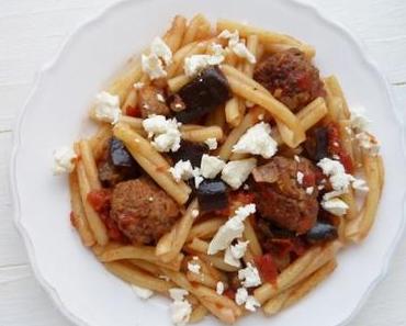 Pasta mit Moussaka-Fleischbällchen