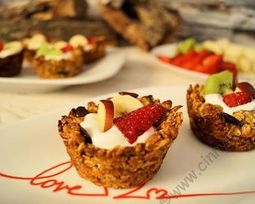 Aus Muesli, Joghurt und etwas Obst hat man schnell Granola Cups gemacht #Rezept #Food #Gesund