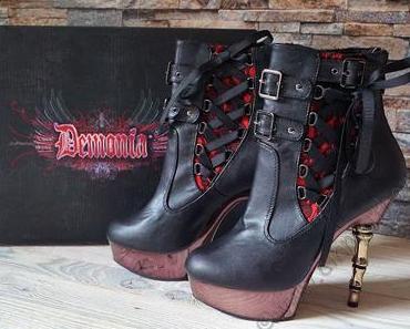 Meine neuen Stiefeletten von Demonia haben es in sich #TattooBrands #HighHeels #Muerto