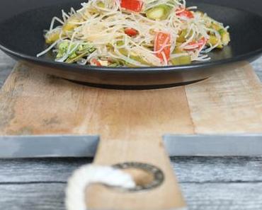 Glasnudelsalat mit grünem Spargel