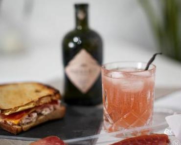Tomaten-Schinken Sandwich und Rhabarber – Gin Tonic mit Needle Gin