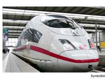 Wieder zwei Personen grundlos vor einen Zug geschubst, eine Person tot