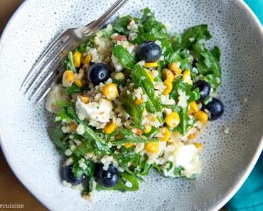 Bulgursalat mit Mais, Rucola & Blaubeeren