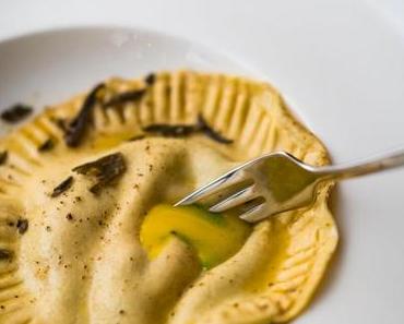 Raviolo con Sorpresa – Riesenravioli mit Spinat