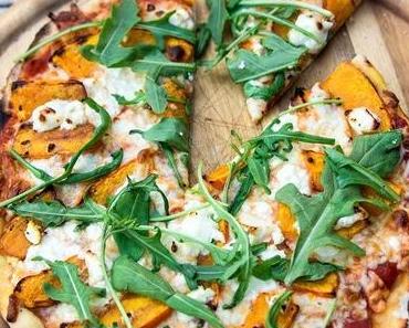Pizza mit Kürbis, Feta und Rucola