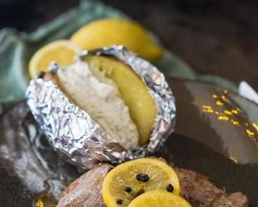 Kalbsschnitzelchen vom Grill mit Zitronenbutter