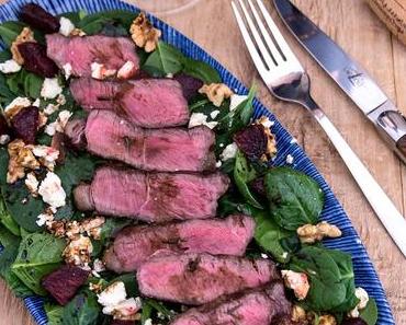Rinder-Tagliata auf Spinatsalat, gerösteter Beete, Feta und Walnüssen