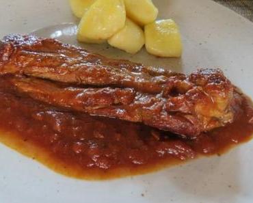 Ziegenrücken in würziger Tomatensauce