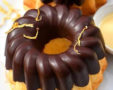 Mini-Gugelhupfe mit perfekter Schokoladenglasur & Blüten