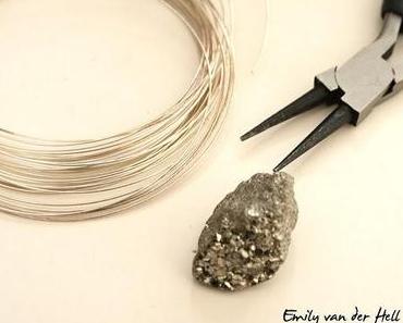 [DIY] Stone Pendant