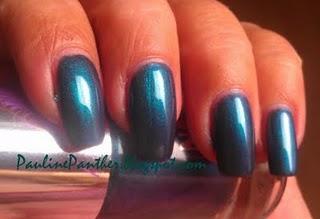 Essence - Make me Holo (Nails in Style-LE)