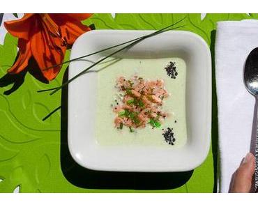 Geeiste Gurkensuppe mit Lachs Tartar
