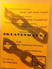 "Sklavenmarkt" in Berlin vor dem Jobcenter Friedrichshain-Kreuzberg, Okt. 2011