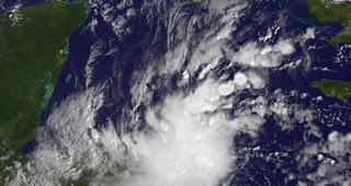 96L potenziell als Tropischer Sturm RINA nach Belize und Yucatán mit Riviera Maya (Cancún und Playa del Carmen)
