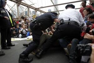 Occupy: US-Diktatur soll 1800 Demonstranten in der Whiteman Air-Force-Base gefangen