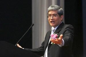 Dr. Larry Lang Universität Hongkong – Wenn in China der ökonomische Tsunami hereinbricht.