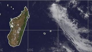 Zyklonsaison Südwest-Indik: System 96S bei Madagaskar entwickelt sich - potentiell Tropischer Zyklon ALENGA