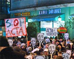 Polen setzt Ratifizierung von ACTA aus