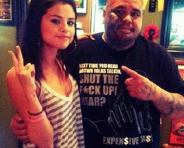 Selena Gomez lässt sich ein Tattoo stechen