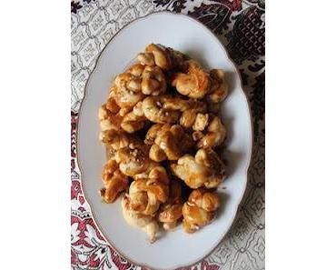 Zülbiye (Dessert aus Teigbällchen mit Sirup und Walnüsse)