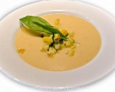 Edle Resteverwertung am Sonntag: Spargelcreme-Suppe mit Bärlauchkartöffelchen