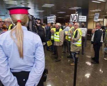 50 Yayoflautas stürmen Innenministerium in Barcelona