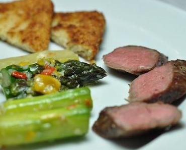 Spargel mit knuspriger Kokospolenta