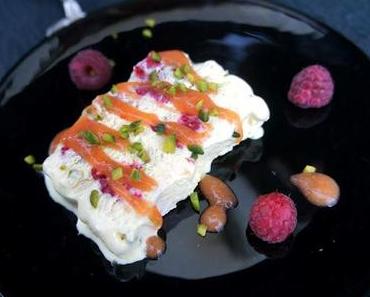 Semifreddo mit Himbeeren und Pistazien