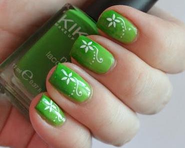 Nageldesign: Green Gradient Nails & Stamping