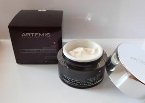 4. und letzter Teil meines Artemis of Switzerland Tests: Maske, Hals/ Dekolletèe Creme & Beauty Elixier Kapseln