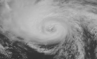 Tropischer Sturm CHRIS wird zum ersten Hurrikan der Atlantischen Hurrikansaison 2012