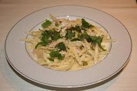 Pasta mit Erbsen, Schinken und Minze