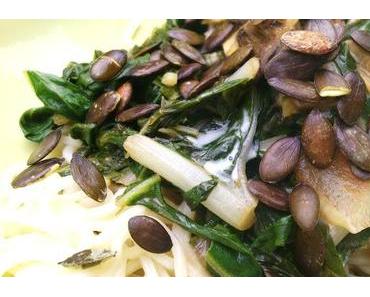 easy vegan: scharfe asia-nudeln mit mangold und sesamsauce
