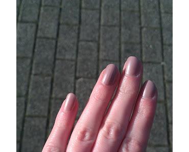 Mani on the go: Catrice feMale "Nude"