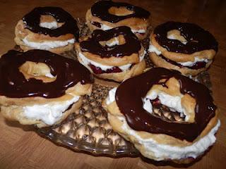 Kirsch Sahne Windbeutel